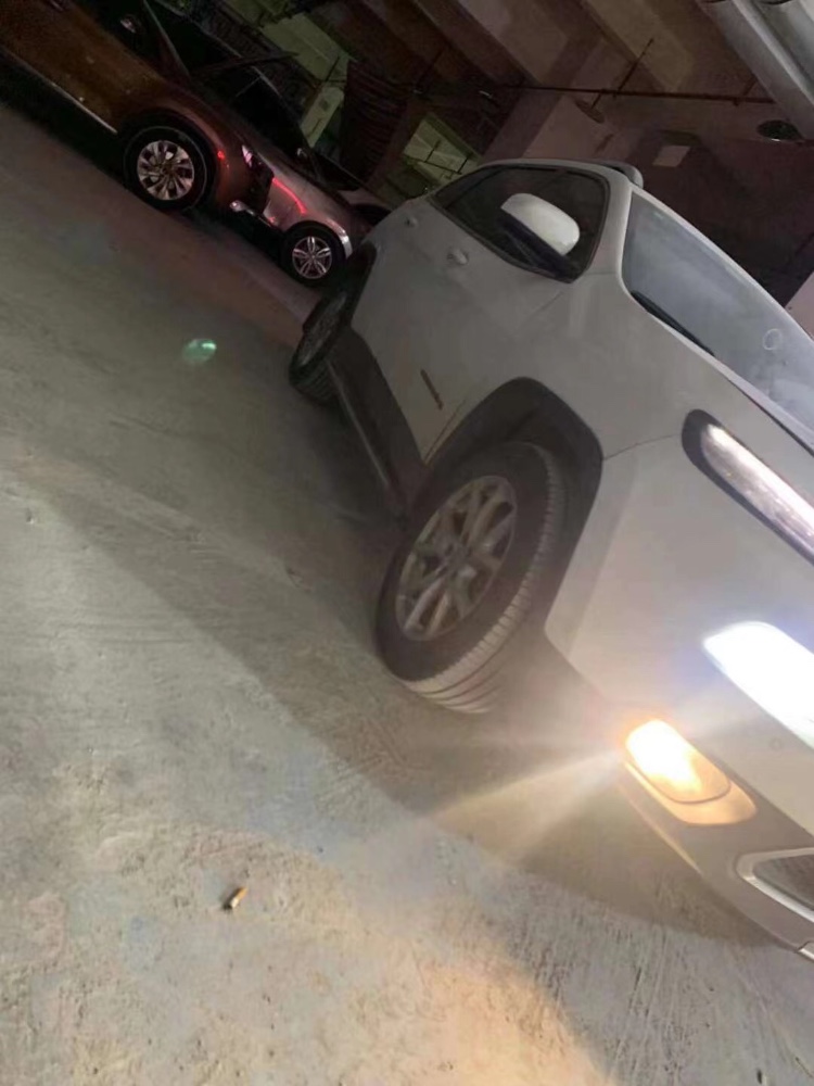 重慶17年Jeep自由光2
