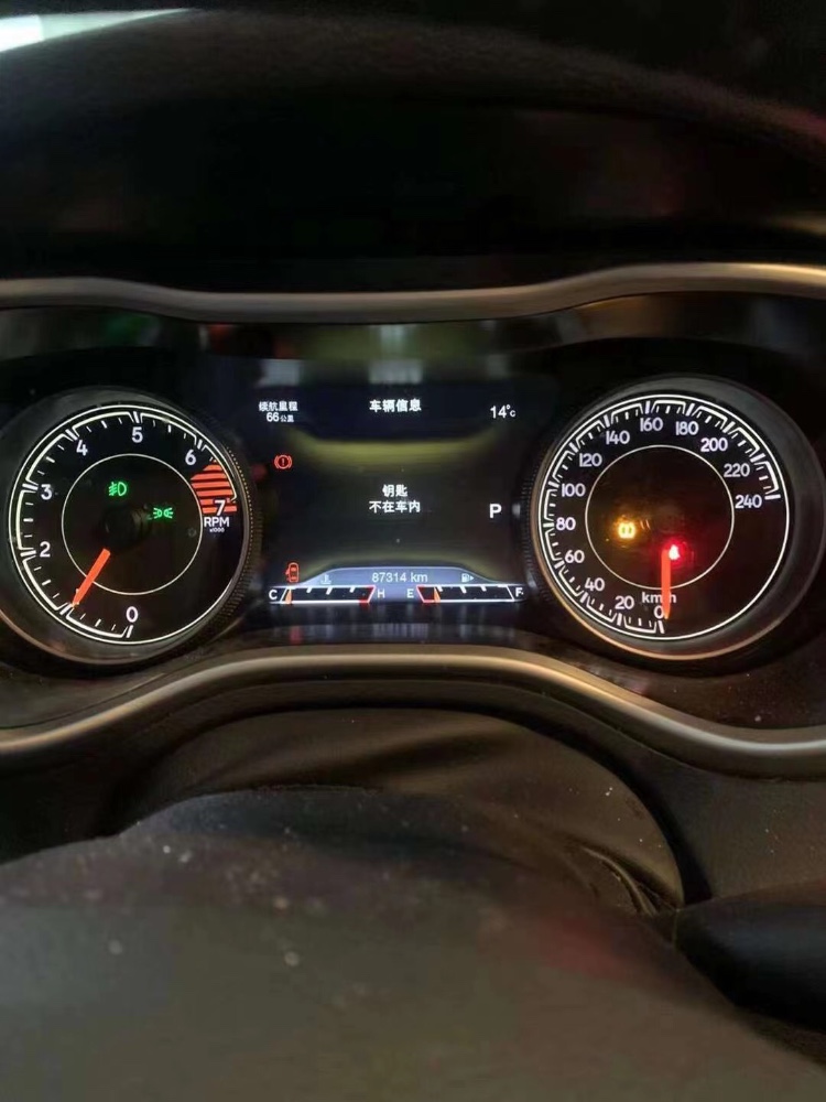 重慶17年Jeep自由光5