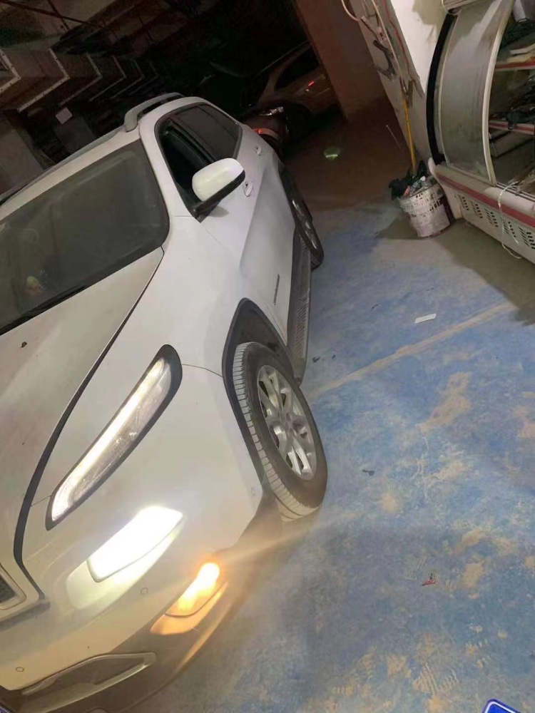 重慶17年Jeep自由光3