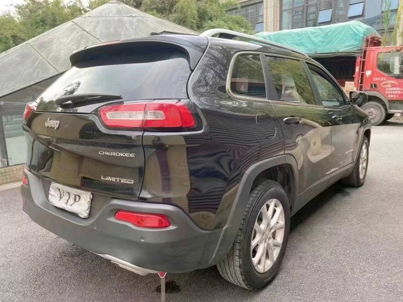 成都17年Jeep自由光3
