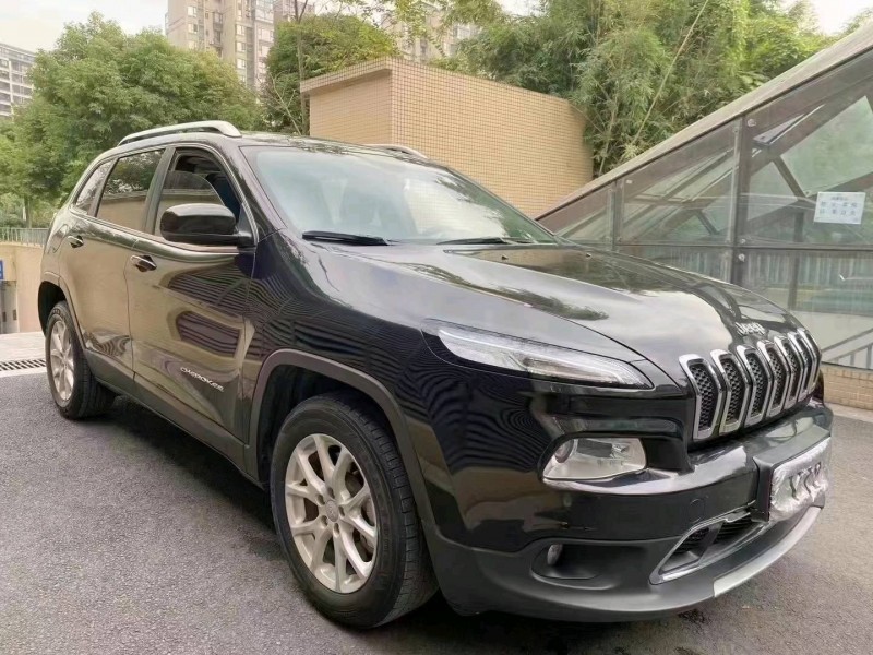 成都17年Jeep自由光2