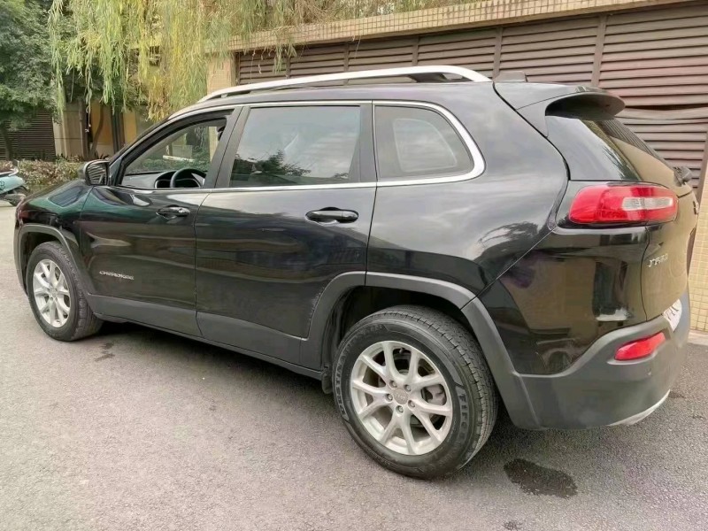 成都17年Jeep自由光9