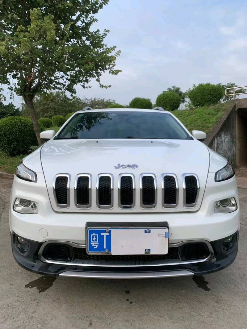 江門17年Jeep自由光1