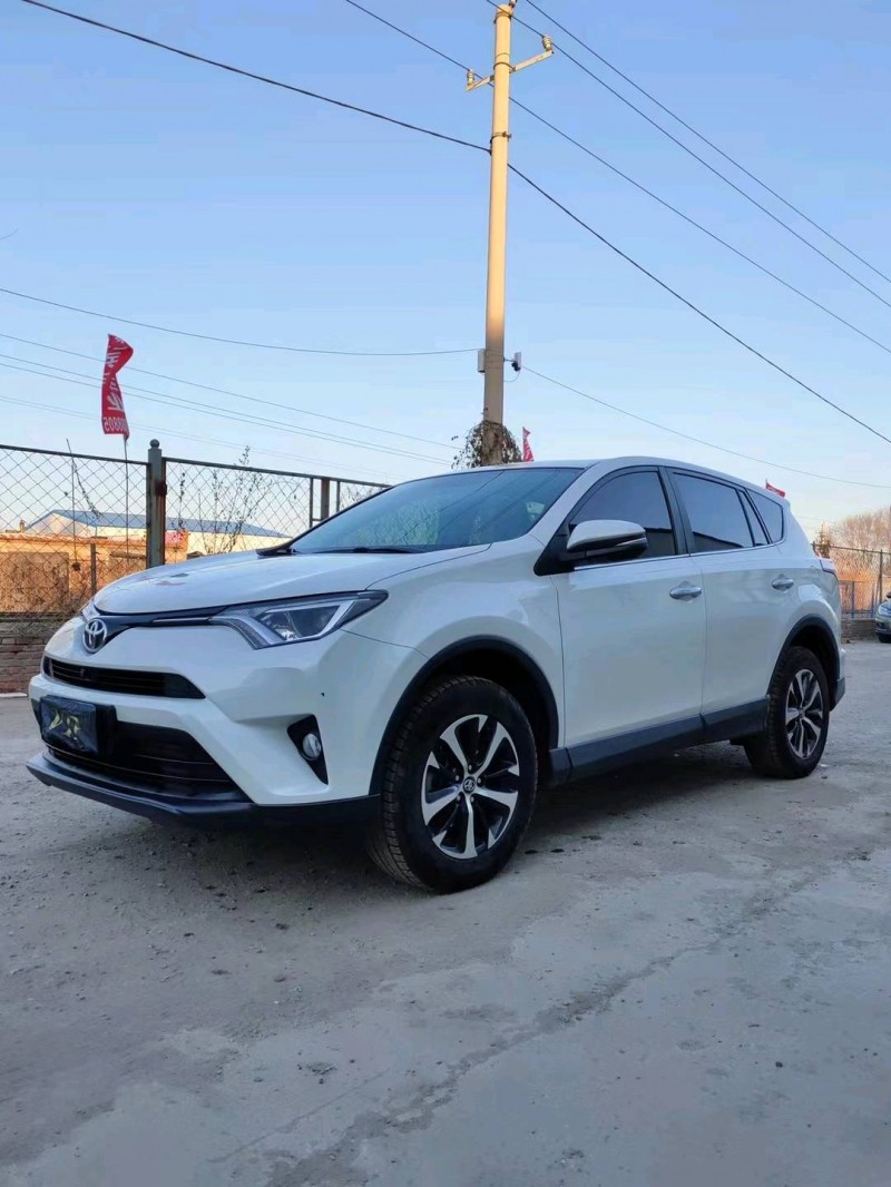 沈陽17年豐田RAV48