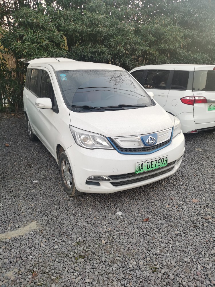 重慶20年長安汽車歐尚1