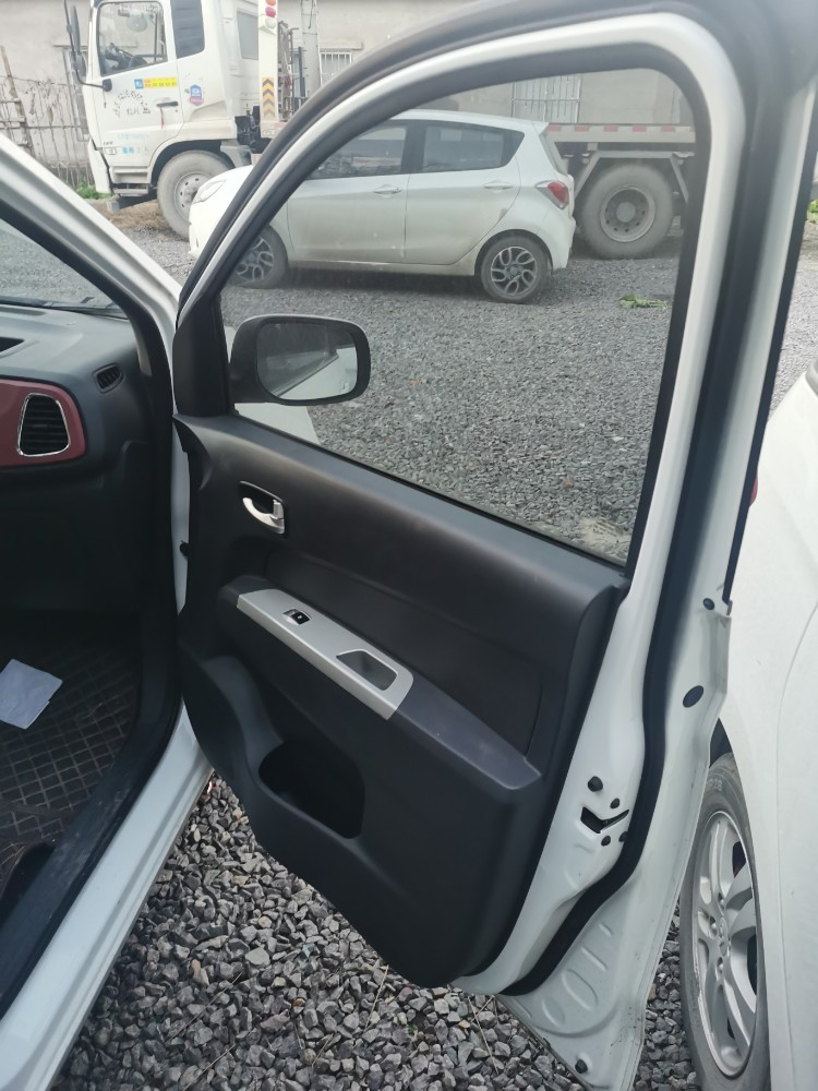 重慶20年長安汽車歐尚2