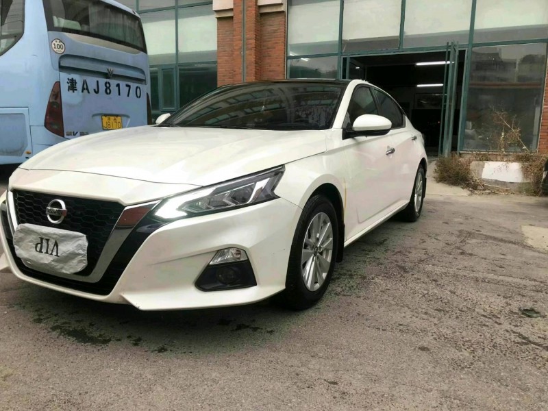 天津20年日產天籟5