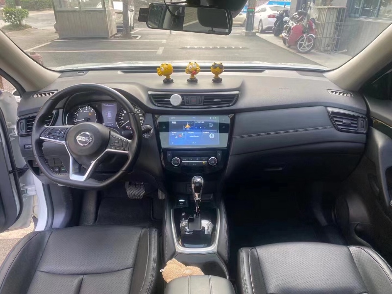 長沙20年日產奇駿5