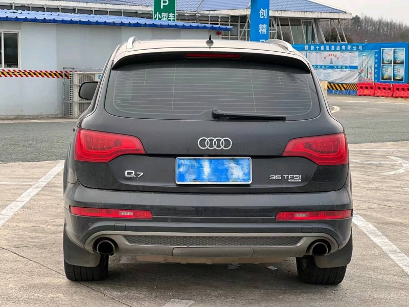 濟寧14年奧迪Q79