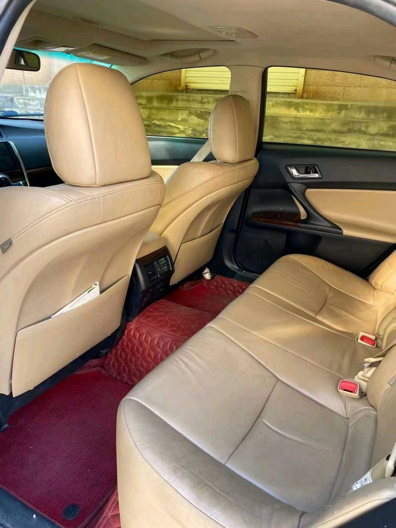 潍坊16年丰田锐志7