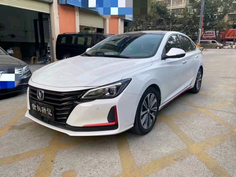 中山21年長安汽車睿騁CC8