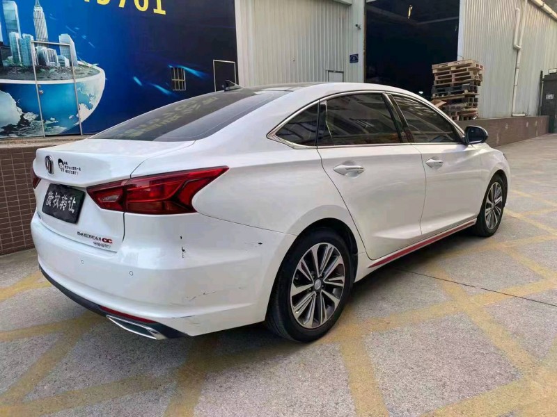 中山21年長安汽車睿騁CC6