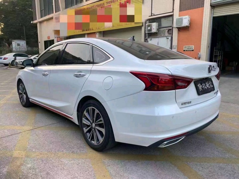 中山21年長安汽車睿騁CC4