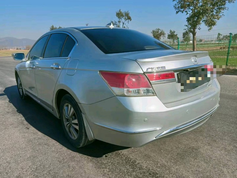 徐州12年本田雅阁3