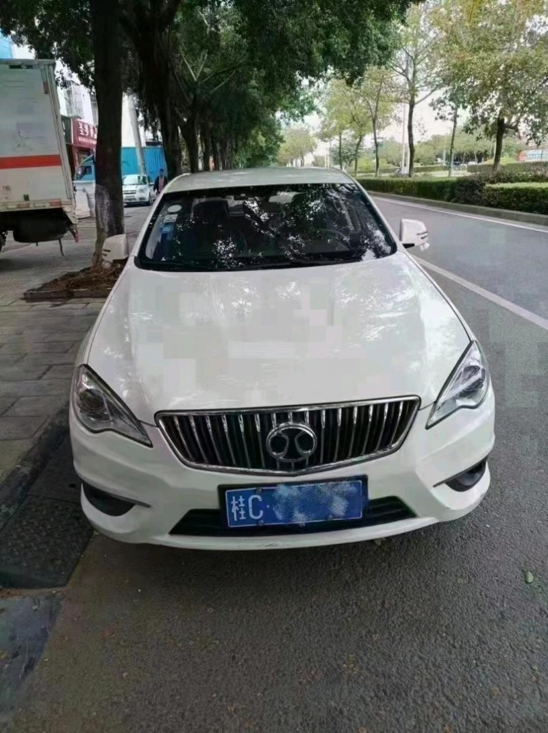 常德18年北汽紳寶D701