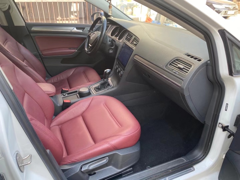 青岛17年大众高尔夫1