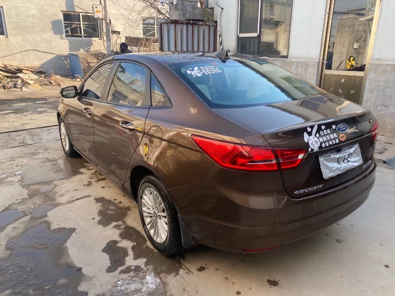 青岛16年福特福睿斯3