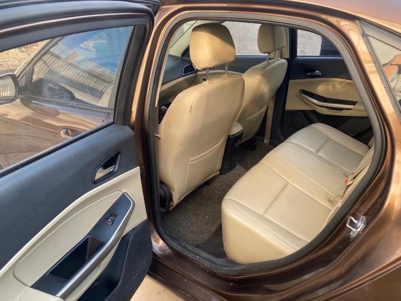 青岛16年福特福睿斯4