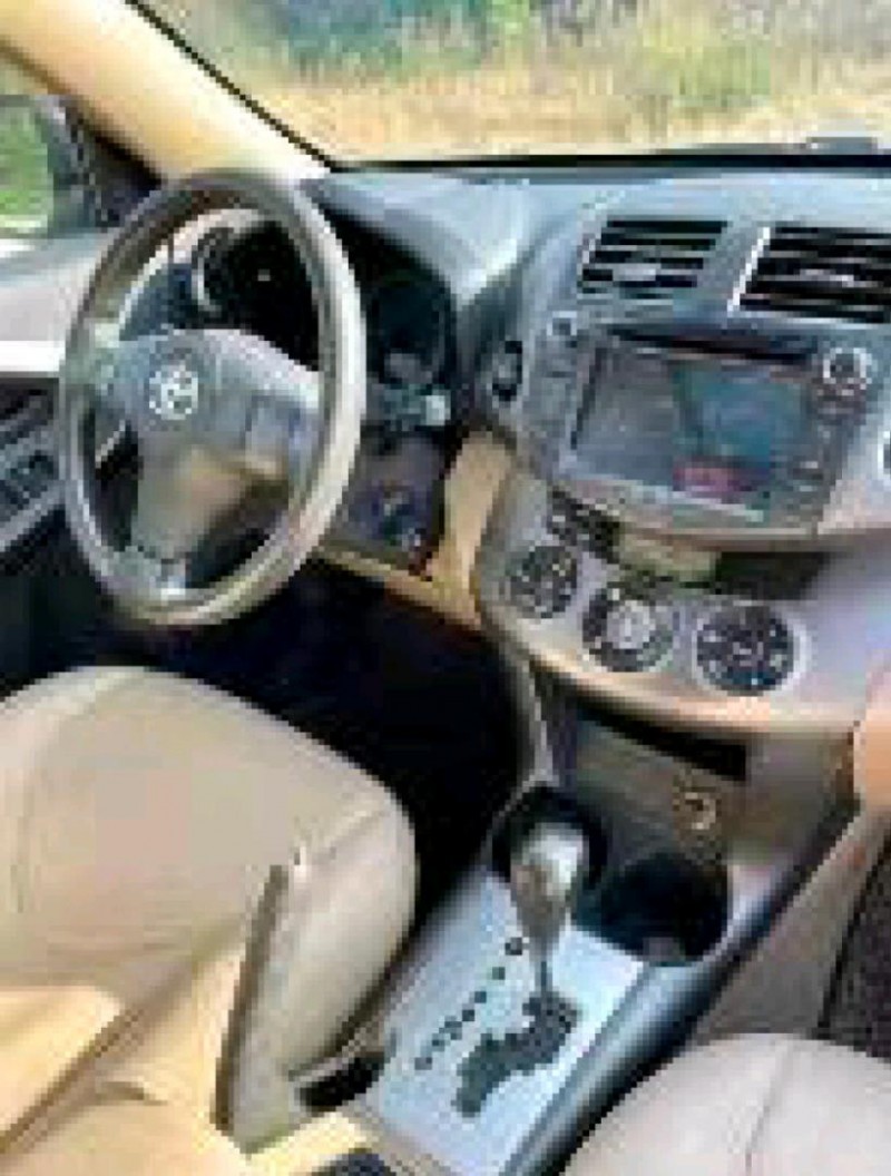 臨沂12年豐田RAV42