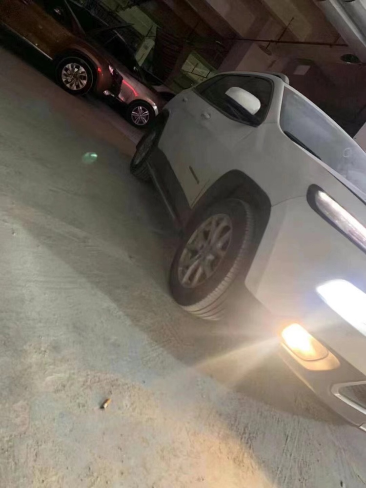 重慶17年Jeep自由光3