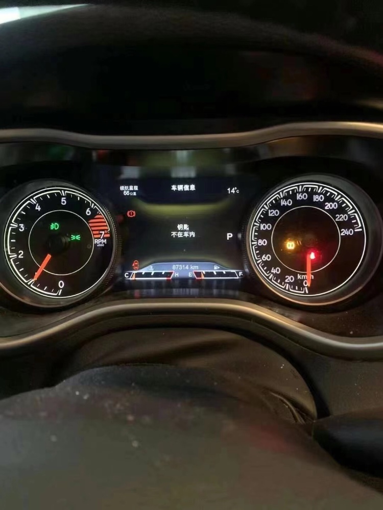 重慶17年Jeep自由光5