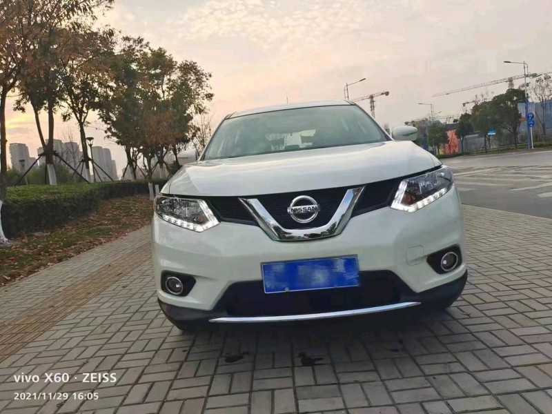 無錫17年日產奇駿1