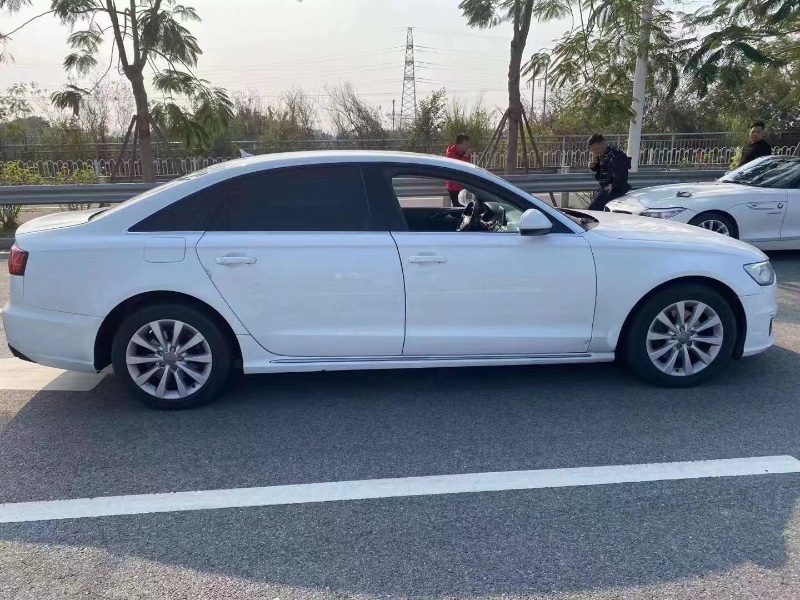 龍巖16年奧迪A6L2