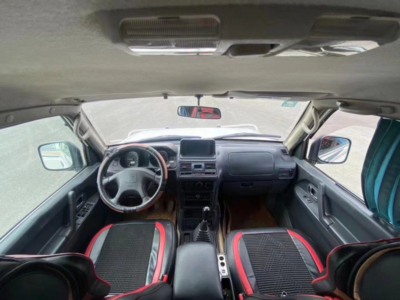 武漢15年獵豹汽車黑金剛1