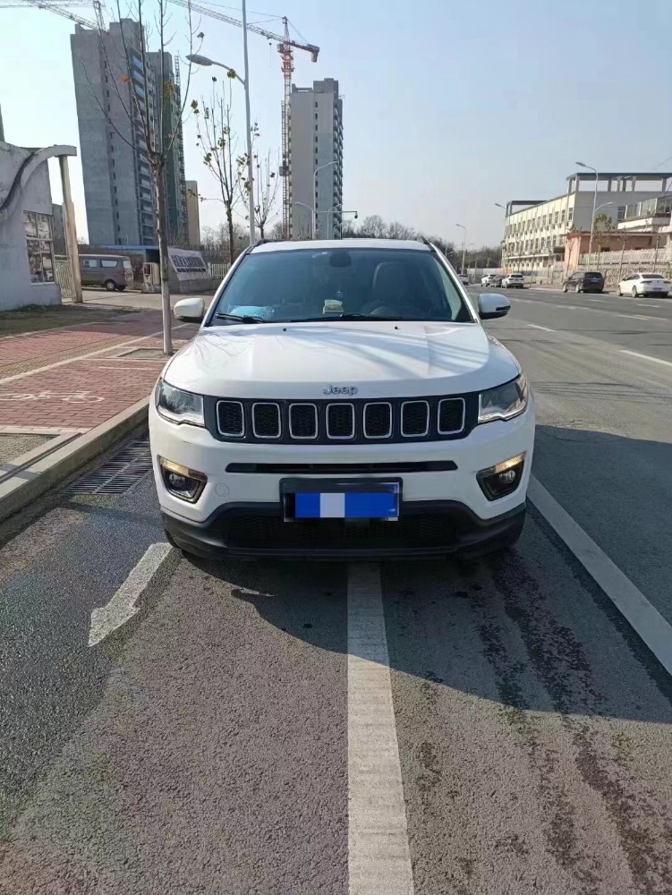 東營17年Jeep指南者1