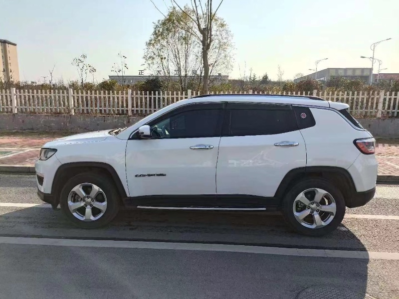 東營17年Jeep指南者3