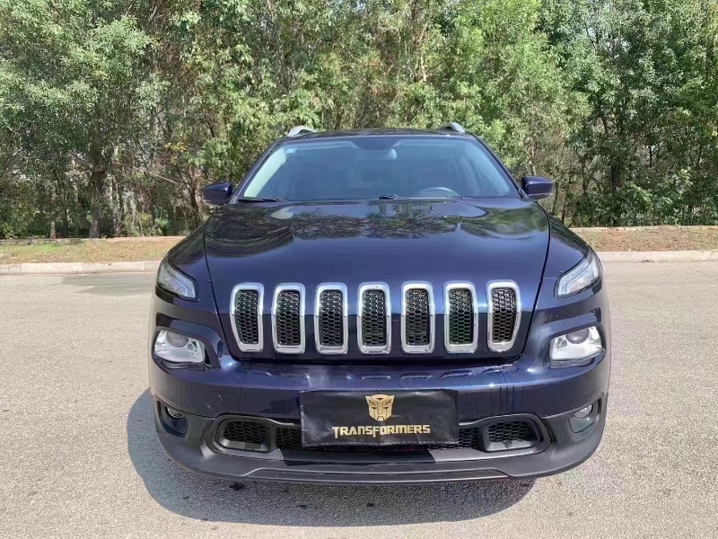 泰安18年Jeep自由光1