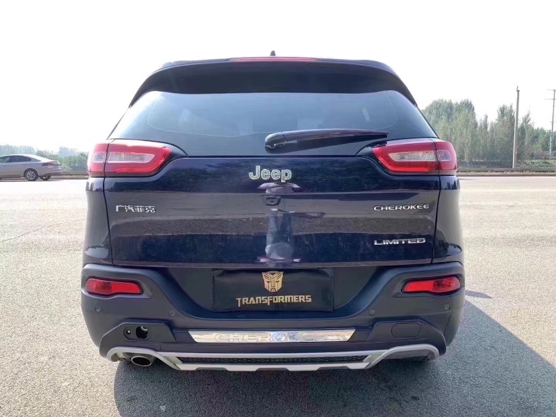 泰安18年Jeep自由光7