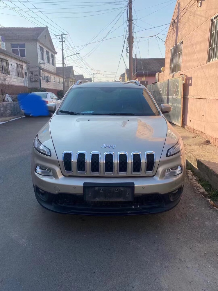 東營16年Jeep自由光1