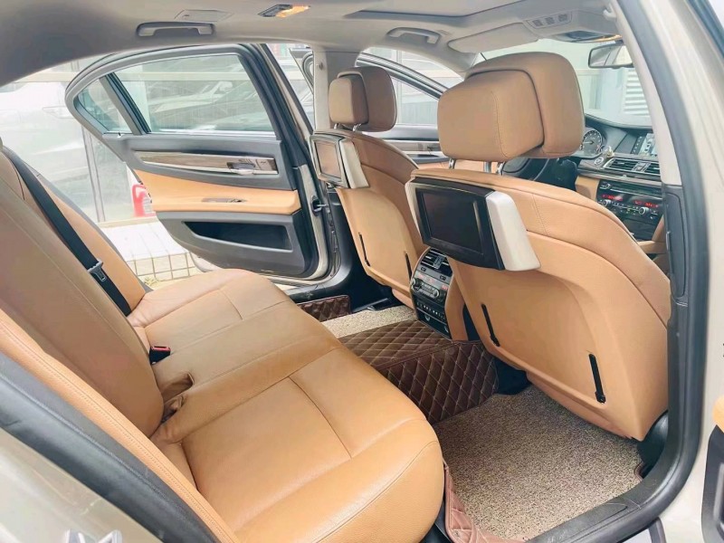 邢台11年宝马7系3