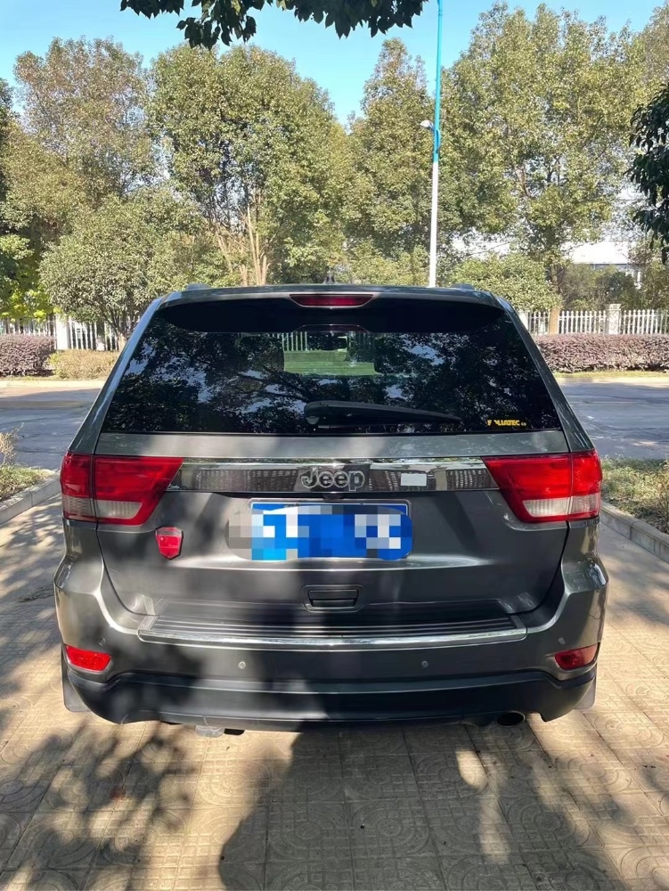 宜昌13年Jeep大切諾基5