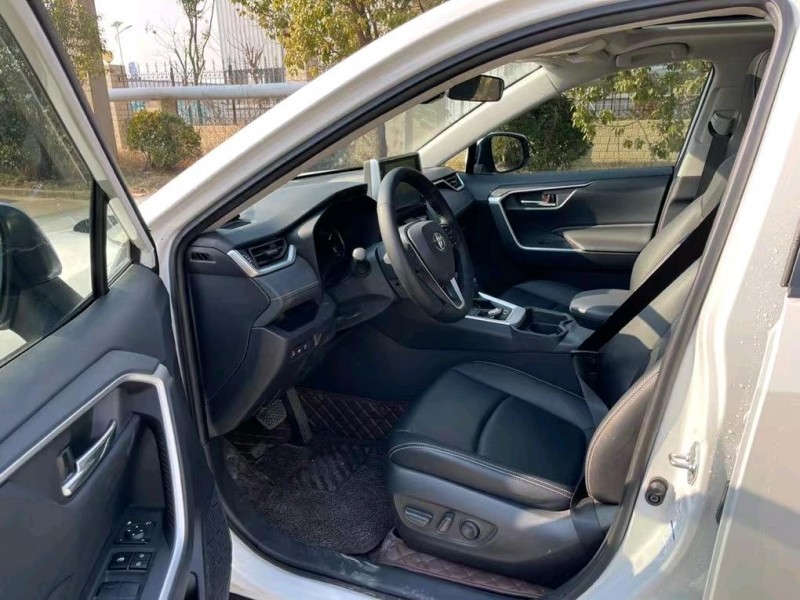 鹽城21年豐田RAV4榮放4