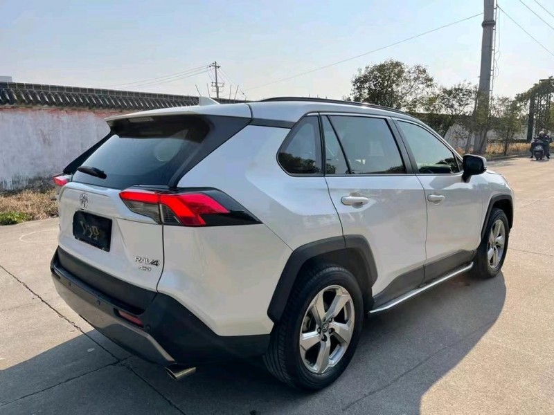 鹽城21年豐田RAV4榮放8