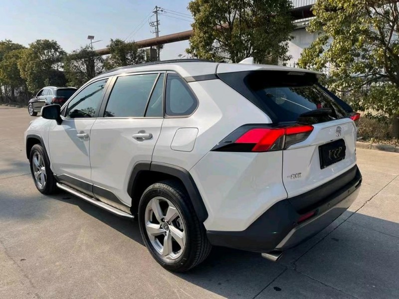 鹽城21年豐田RAV4榮放9