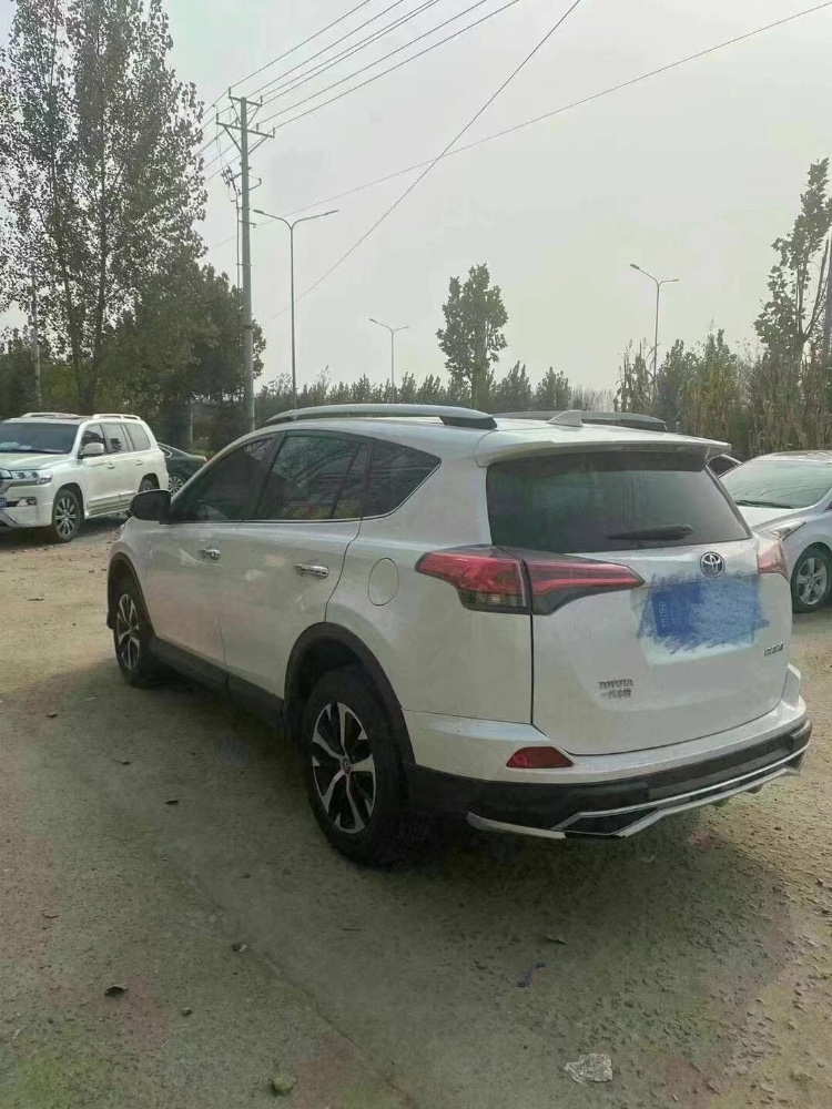 東營17年豐田RAV4榮放9