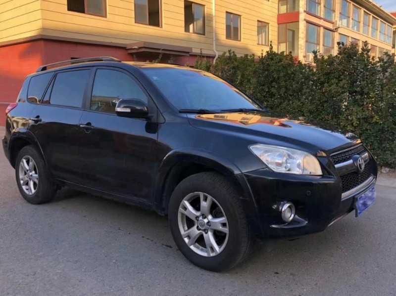 青島11年豐田RAV45