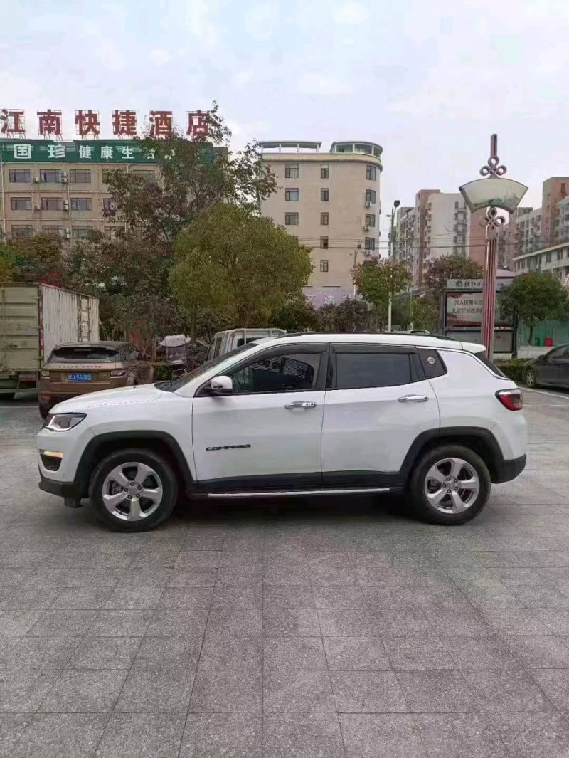 鄭州17年Jeep指南者8