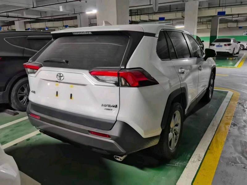 貴陽21年豐田RAV4榮放4