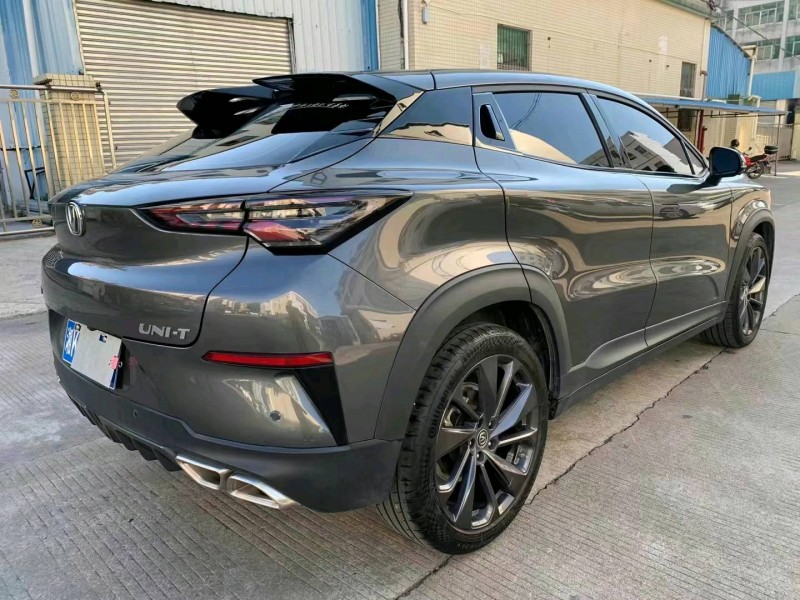 中山20年長安汽車UNI-T5