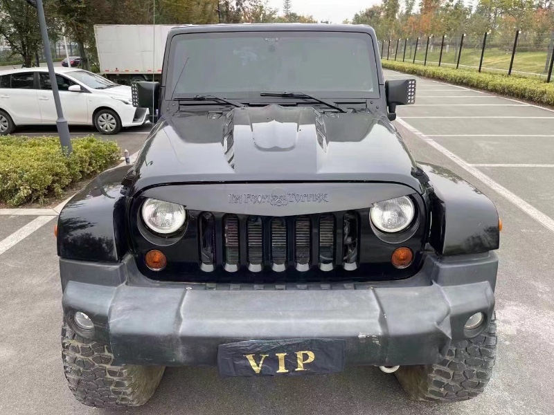 濟寧13年Jeep牧馬人1