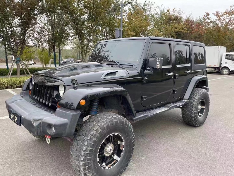 濟寧13年Jeep牧馬人2