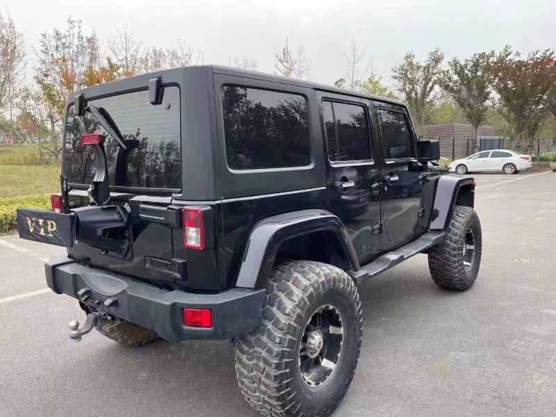 濟寧13年Jeep牧馬人9