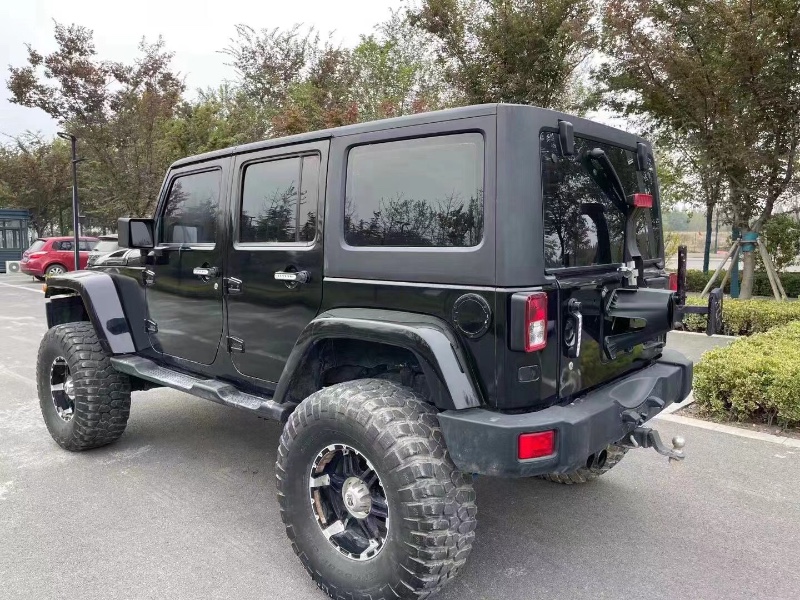 濟寧13年Jeep牧馬人8