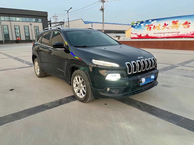 濟南17年Jeep自由光2