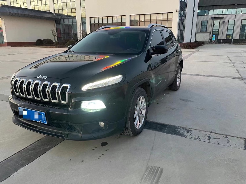 濟南17年Jeep自由光3