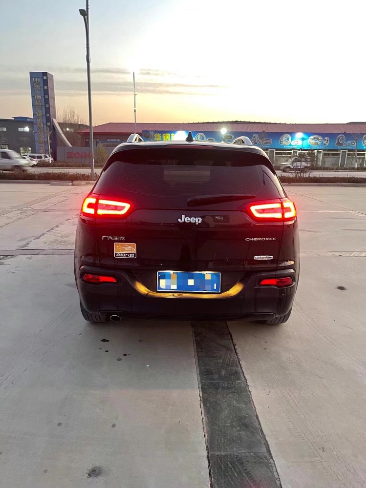 濟南17年Jeep自由光7